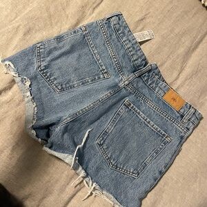 Super cute Zara ripped shorts